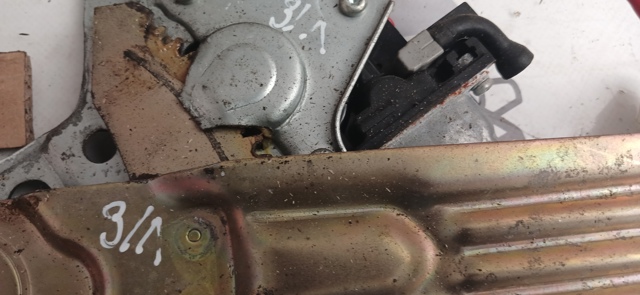 Механизм стеклоподъемника двери задней, левой MR335005 MITSUBISHI