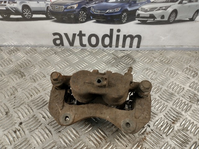 Суппорт тормозной передний правый MR370776 MITSUBISHI