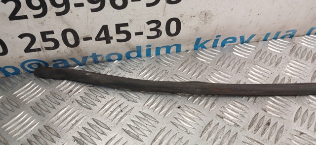 Уплотнитель капота MR371437 MITSUBISHI