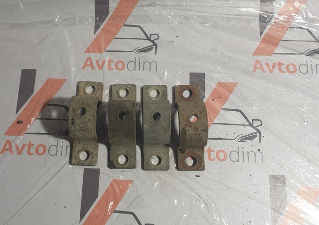 Хомут крепления втулки стабилизатора, переднего MR403646 MITSUBISHI