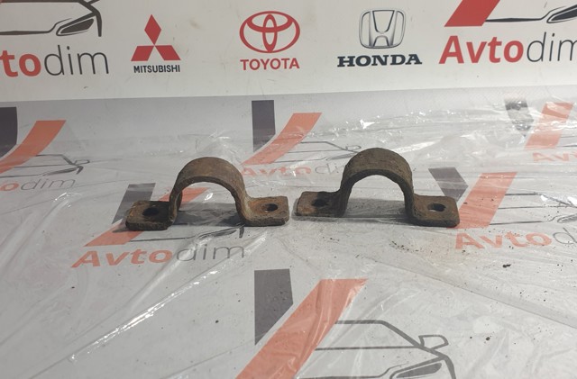 Хомут крепления втулки стабилизатора, заднего MR403773 MITSUBISHI