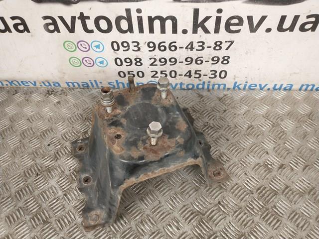 Крепление запасного колеса MR436000 MITSUBISHI