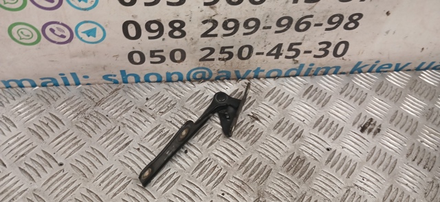 Шарнир капота правый MR473530 MITSUBISHI
