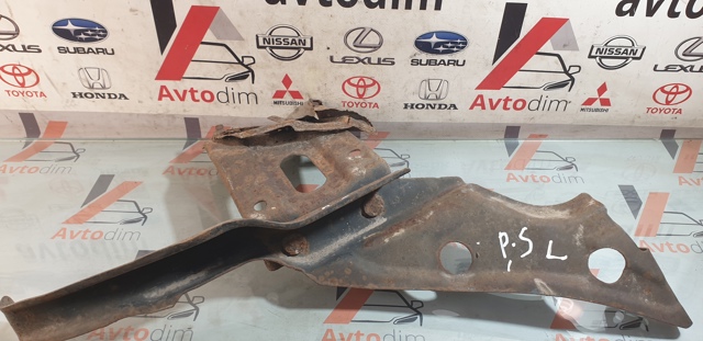 Левый кронштейн переднего бампера MR478681 MITSUBISHI