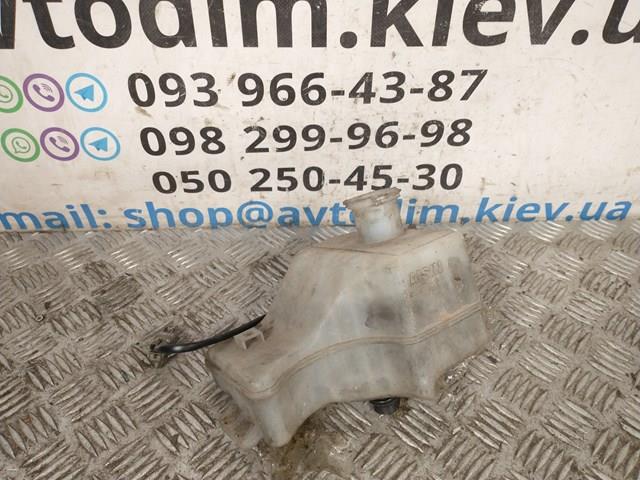 Бачек тормозной жидкости MR527711 MITSUBISHI