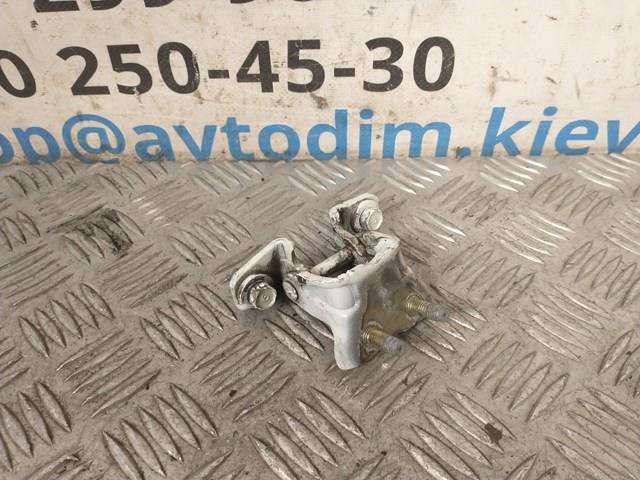 Петля двери задней левой MR599601 MITSUBISHI