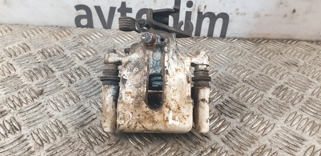 Задний левый суппорт MR955245 MITSUBISHI