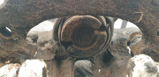 MR955245 MITSUBISHI Суппорт задний левый купить в Кривой Рог
