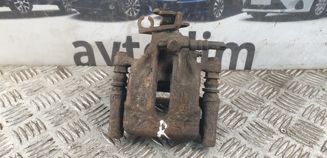 Суппорт тормозной задний правый MR955246 MITSUBISHI