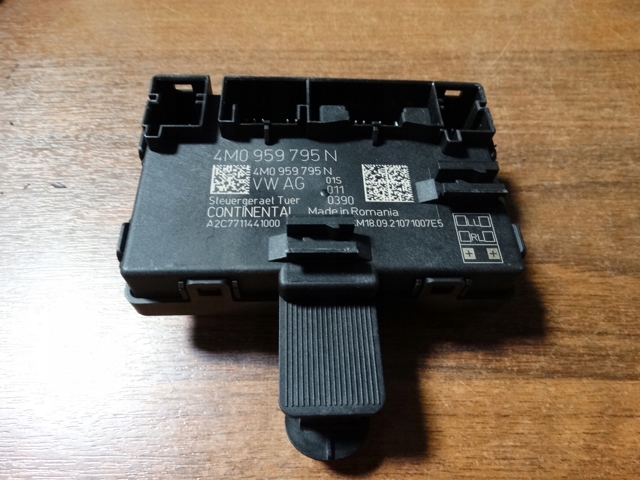 Блок комфорта задней двери 4M0959795N PORSCHE