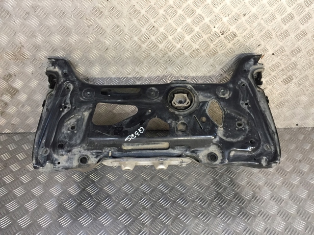 Поперечина передней подвески Volkswagen Golf 8