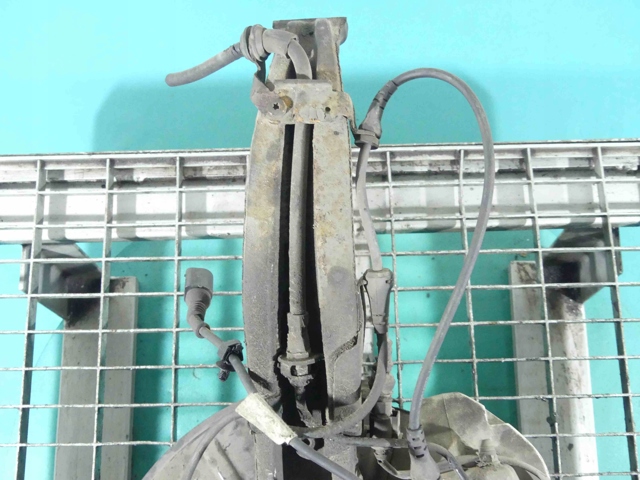 PORSCHE 7L0407257A Цапфа передняя левая в наличии Николаев