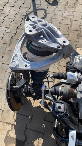 7L0407258A PORSCHE Цапфа (поворотный кулак) передний правый купить в Харьков