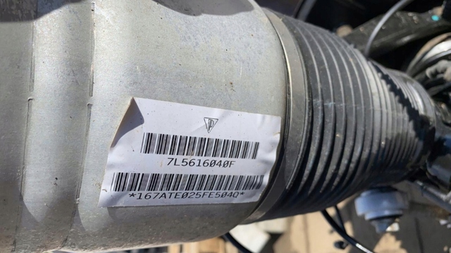7L0407258A PORSCHE Цапфа передняя правая купить в Харьков