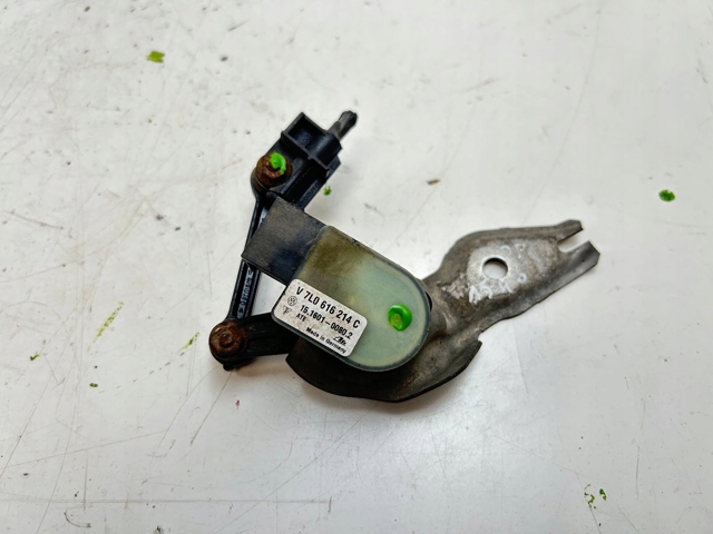 7L0616214C Датчик уровня положения кузова передний правый купить Киев