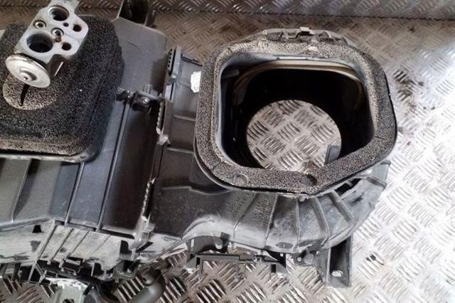 7L0820095 VAG Корпус радиатора кондиционера (салонный испаритель) купить в Ужгород