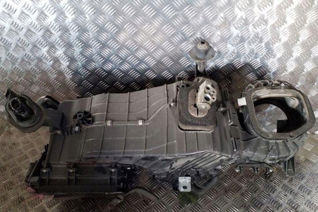 7L0820095 VAG Корпус радиатора кондиционера (салонный испаритель) купить в Каменское