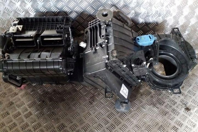 7L0820095 Корпус радиатора кондиционера (салонный испаритель) купить Павлоград