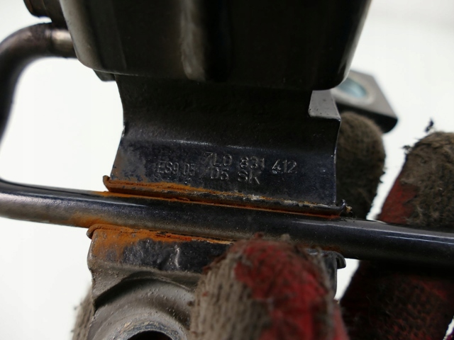 7L0831412 Петля двери передней правой купить Житомир