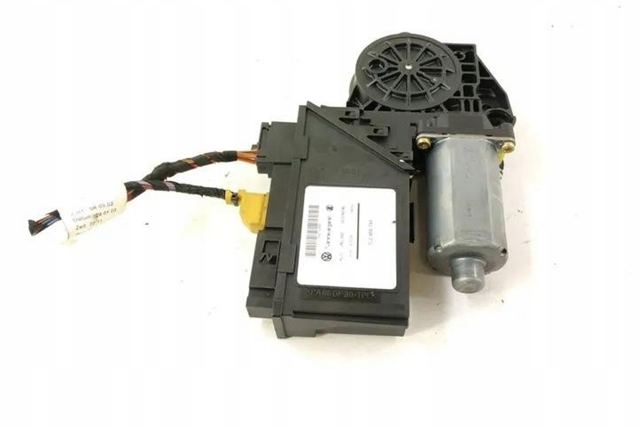 Мотор стеклоподъемника двери задней, правой 7L0959794 PORSCHE