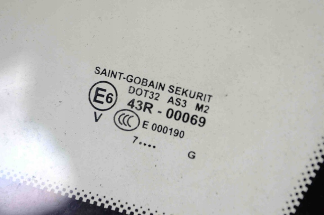 PORSCHE 7L5845298 Стекло кузова (багажного отсека) правое в наличии Павлоград
