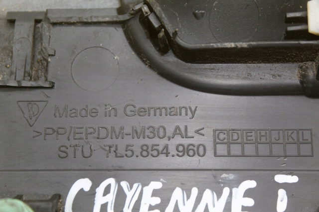Накладка крыла переднего правого 7L5854960 PORSCHE