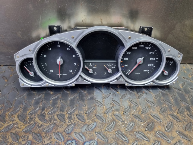 7L5920880B Приборная доска (щиток приборов) купить Чернигов
