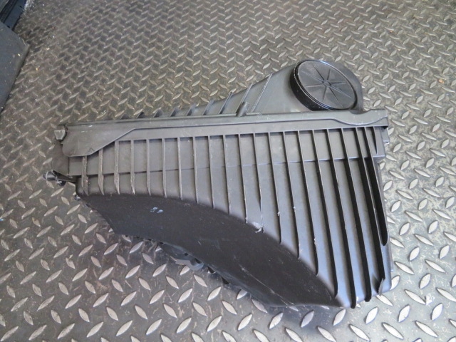  Корпус воздушного фильтра 7P0129607 PORSCHE