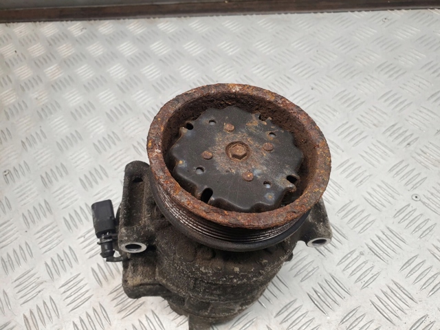 Компрессор кондиционера 7P0820803E PORSCHE