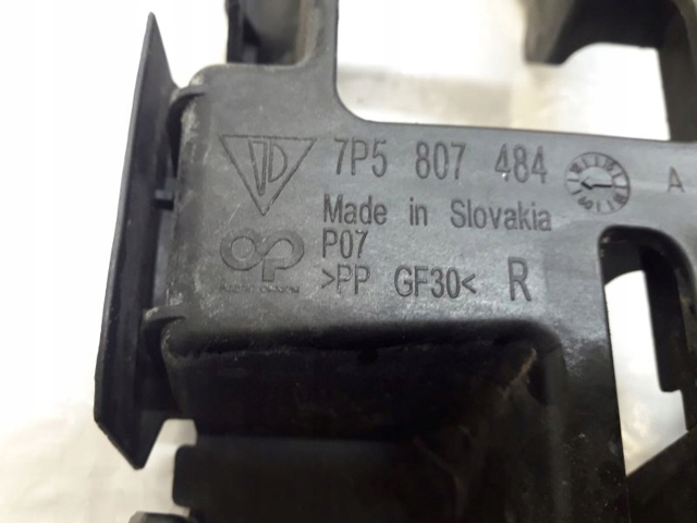 7P5807484 Направляющая заднего бампера правая купить Ирпень