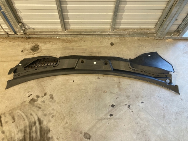 Водосток лобового стекла, жабо 7P5819401B PORSCHE