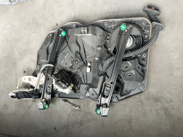 PORSCHE 7P5837755D Стеклоподъемник передней левой двери в наличии Украина