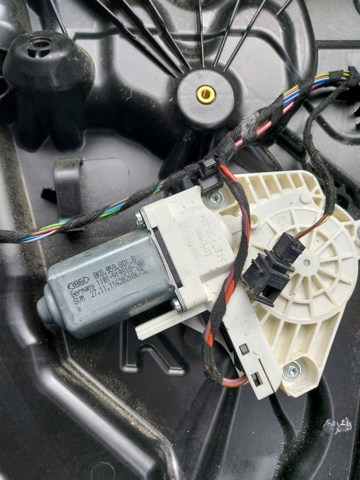 PORSCHE 7P5837755D Стеклоподъемник передней левой двери в наличии Хмельницкий