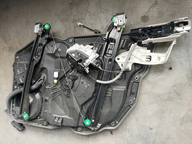 PORSCHE 7P5837755D Стеклоподъемник передней левой двери в наличии Николаев