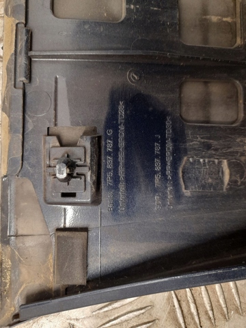 7P5837787G PORSCHE Молдинг двери задней левой нижний купить в Чернигов