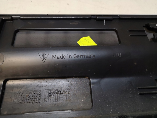 PORSCHE 7P5837788 Молдинг двери задней правой нижний в наличии Харьков