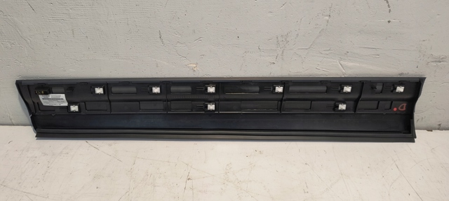 7P5837788 PORSCHE Молдинг двери задней правой нижний купить в Кривой Рог