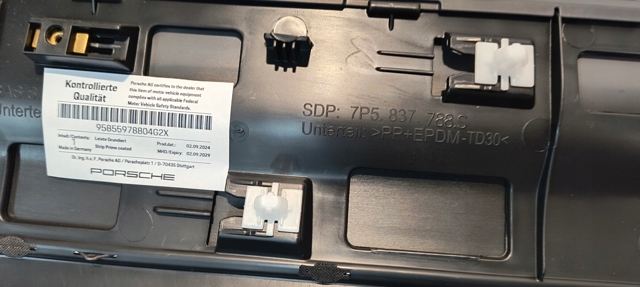 PORSCHE 7P5837788 Молдинг двери задней правой нижний в наличии Житомир