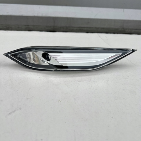 7P5949102 PORSCHE Повторитель поворота на крыле правый купить в Каменское