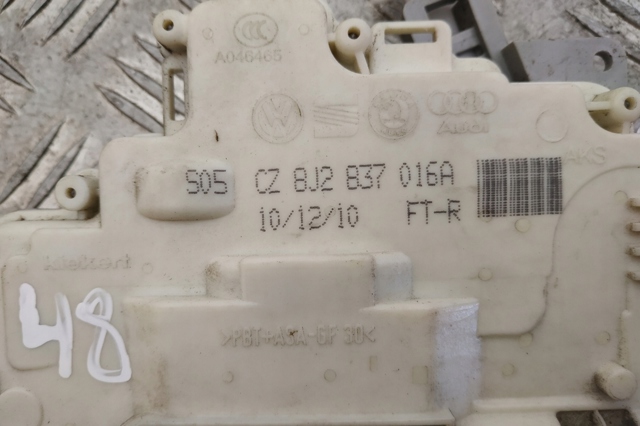 8J2837016A PORSCHE Замок передней правой двери купить в Николаев