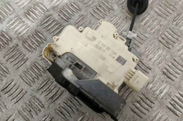 PORSCHE 8J2837016A Замок передней правой двери в наличии Винница