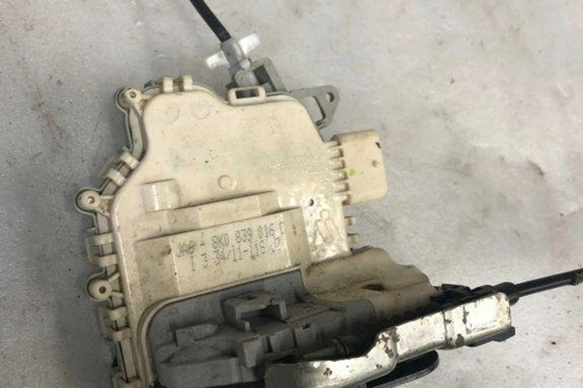 Замок двери задней правой 8K0839016C PORSCHE