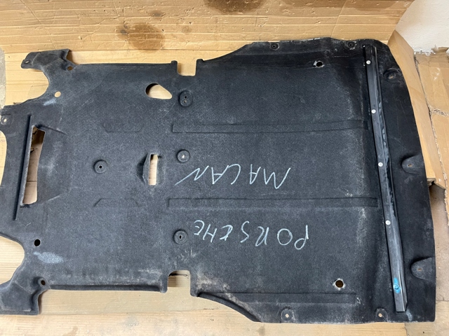 Защита картера двигателя 8R0805903 PORSCHE