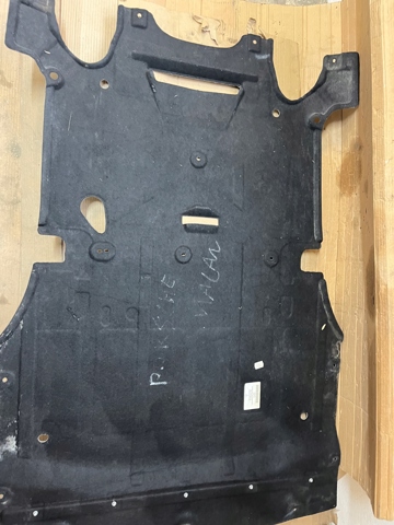 8R0805903 PORSCHE Защита двигателя купить в Ирпень