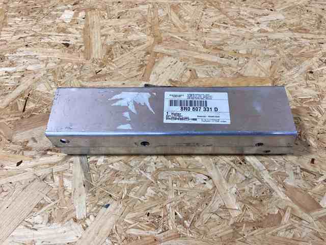 Кронштейн усилителя заднего бампера 8R0807331D PORSCHE