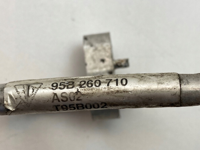 8R1260712D Шланг кондиционера, от испарителя к компрессору купить Черновцы