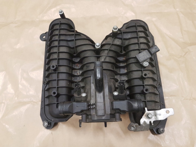 PORSCHE 94611001664 Коллектор впускной в наличии Чернигов
