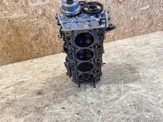 PORSCHE 94810401626 Головка блока цилиндров (ГБЦ) левая в наличии Киев