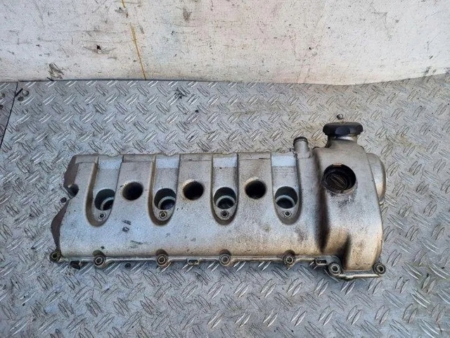 PORSCHE 94810513106 Крышка клапанная левая в наличии Ирпень
