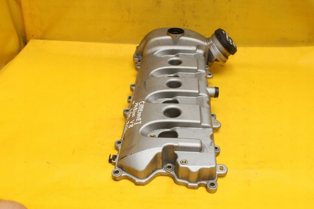 PORSCHE 94810513206 Крышка клапанная правая в наличии Николаев